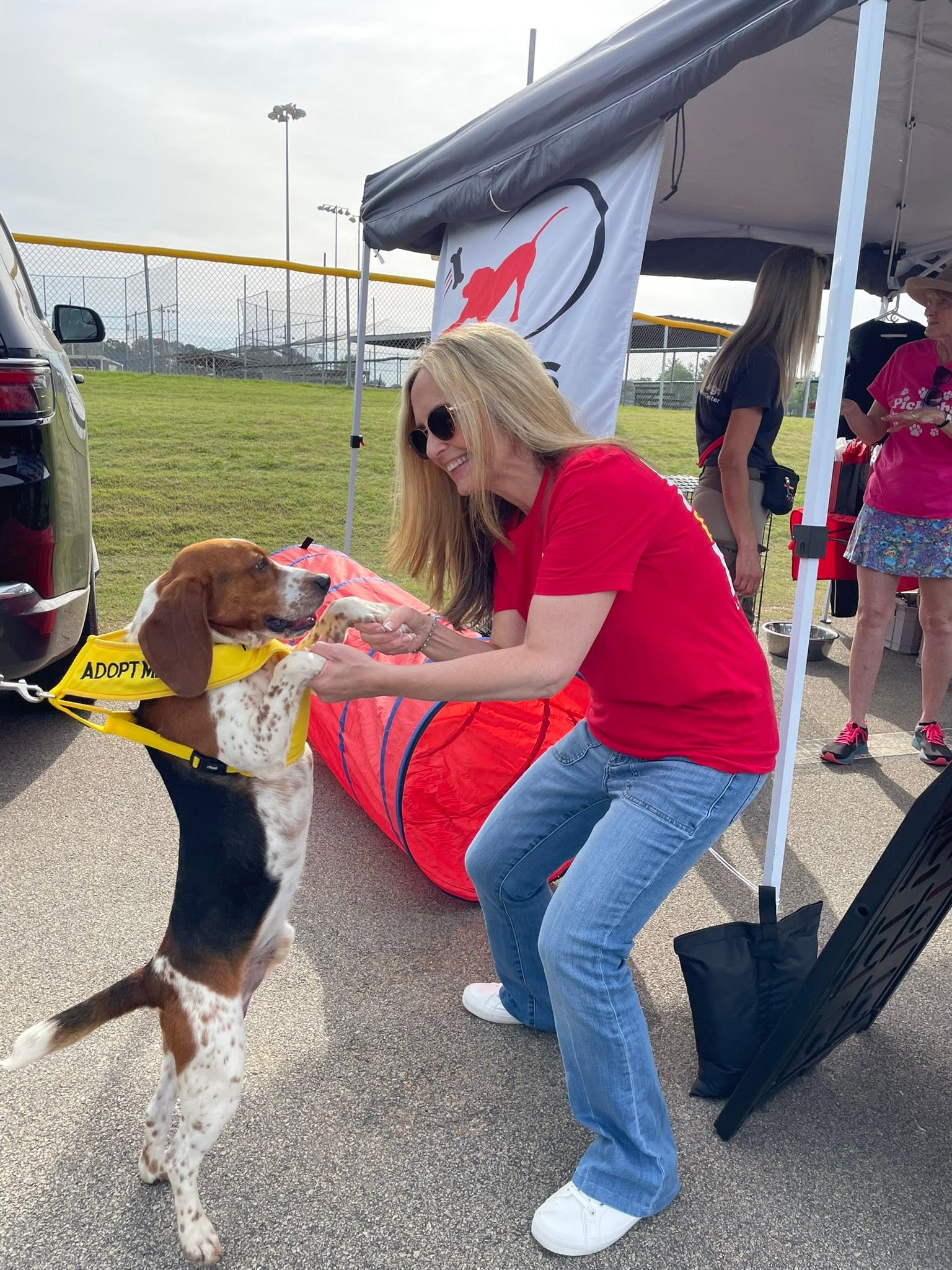 Jennifer Ray with a beagle